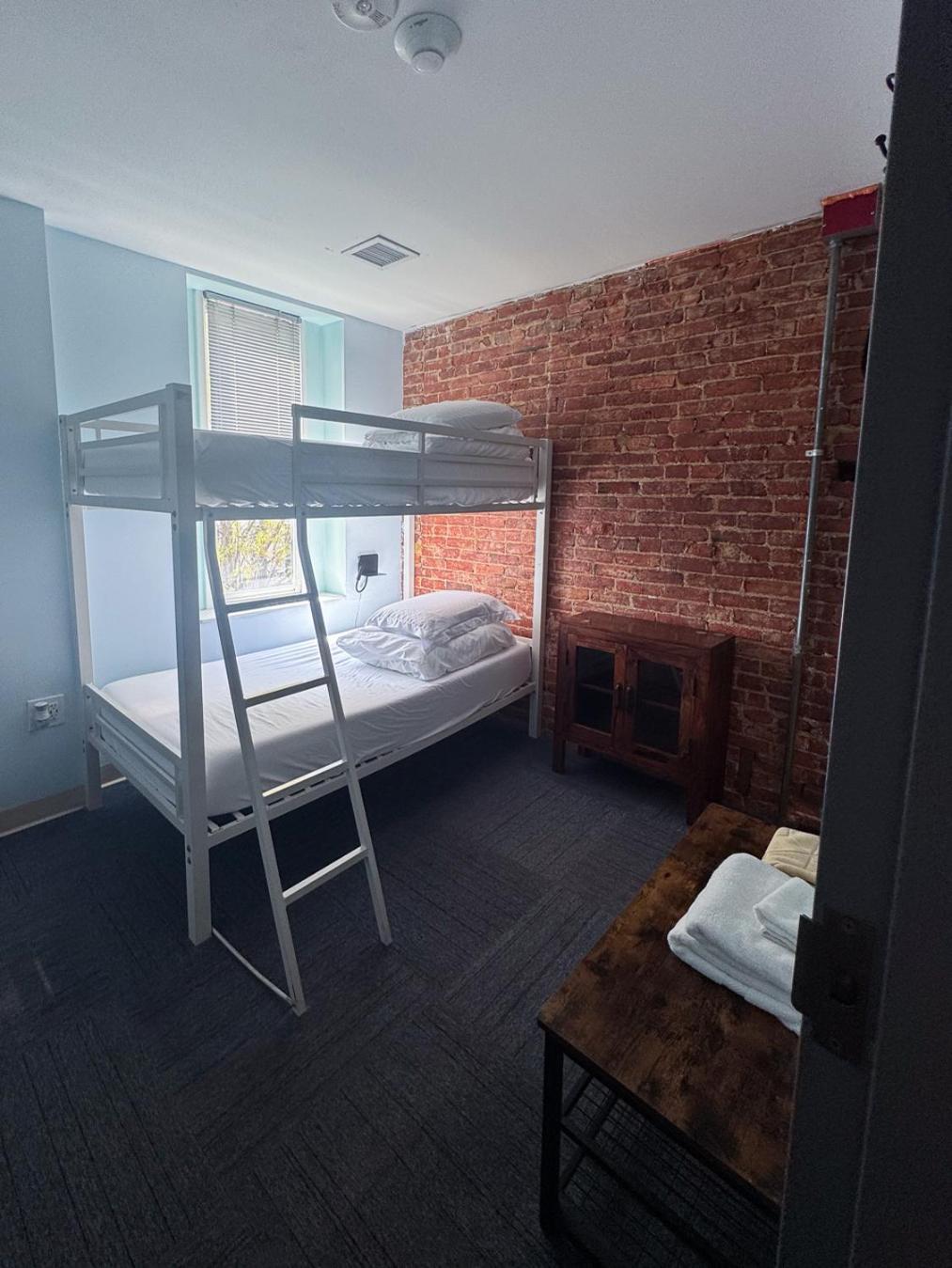Capsule hotel U Street Capsule