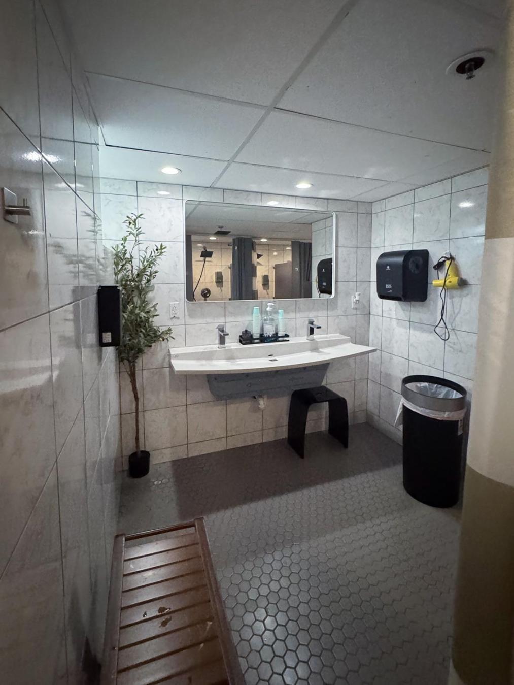 Capsule hotel U Street Capsule